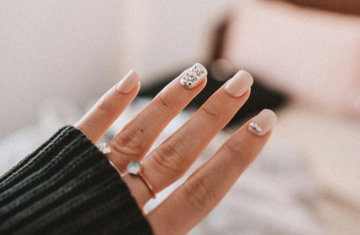 person-wearing-silver-ring-and-black-long-sleeve-shirt.jpg person wearing silver ring and black long sleeve shirt